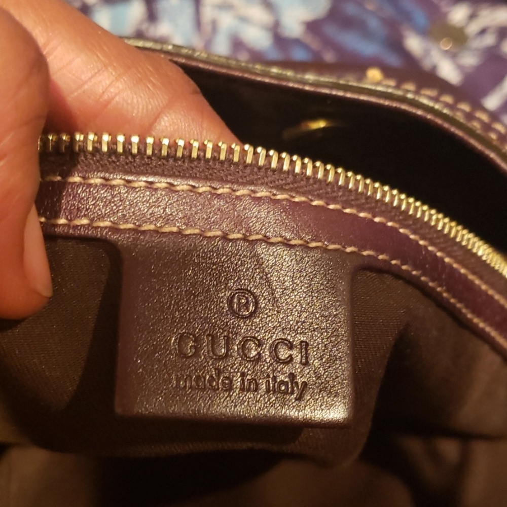 Beautiful soft brown leather. Beautiful gold that has no scratches. - Picture 5 of 8